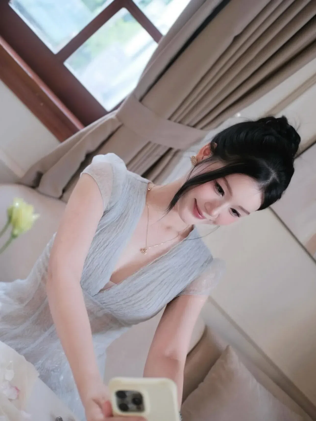 V397 ACELIA Đầm ren lưới màu kem 6