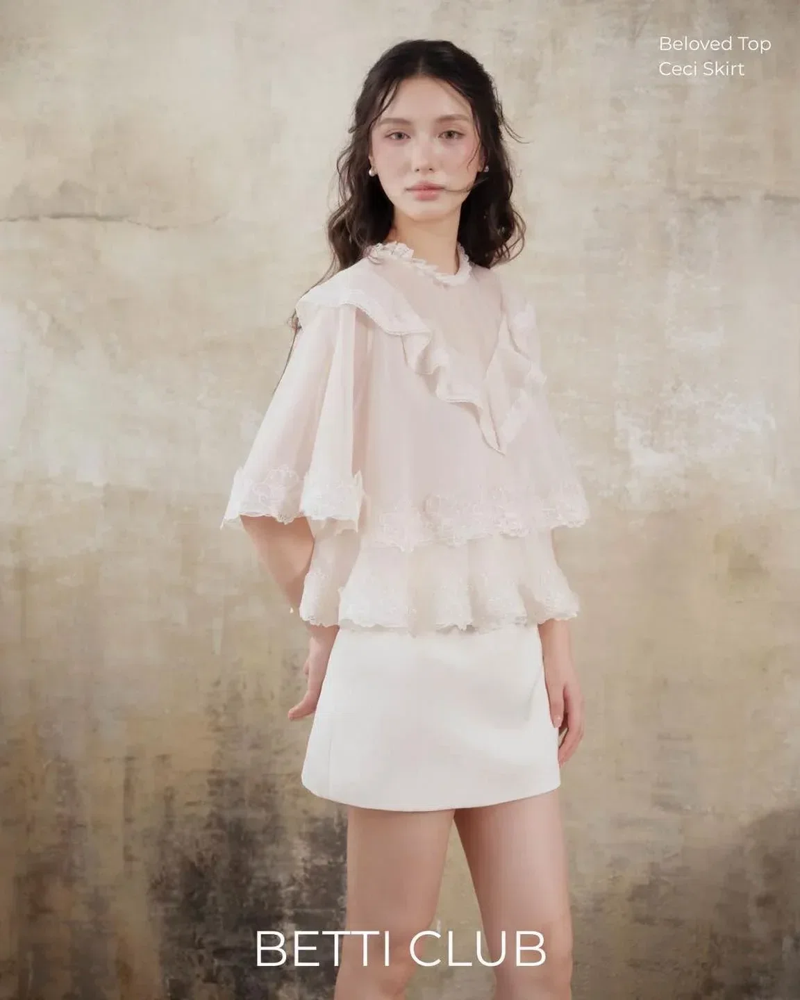 🦢 Brand: Betti
Chi phí thuê: 220.000/ 24h
Giá niêm yết:
Size: S L
Đặt lịch gi 3