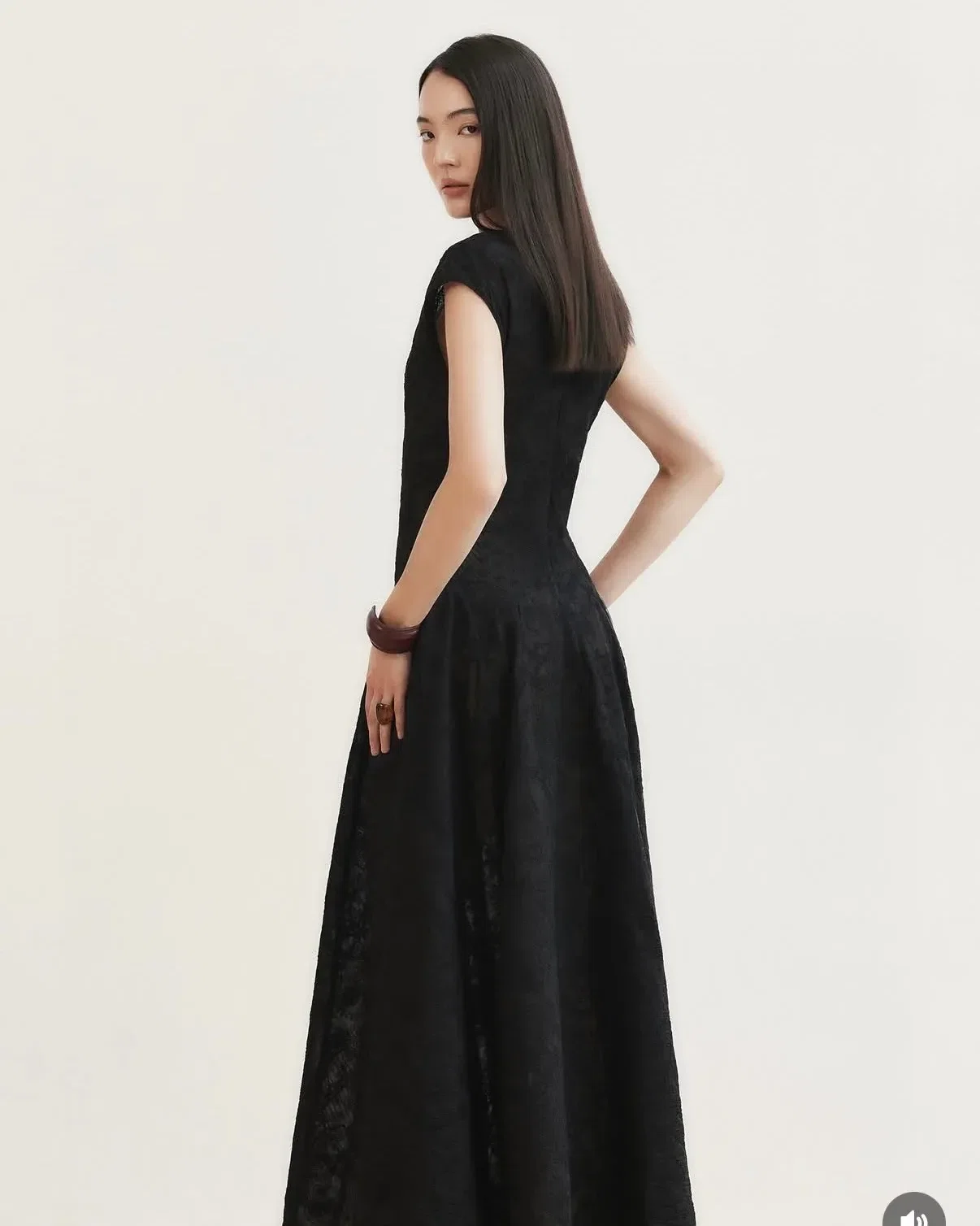 Đầm Thi đen - size L (shop có màu xanh lá M L, màu kem M L và màu đen L) 7