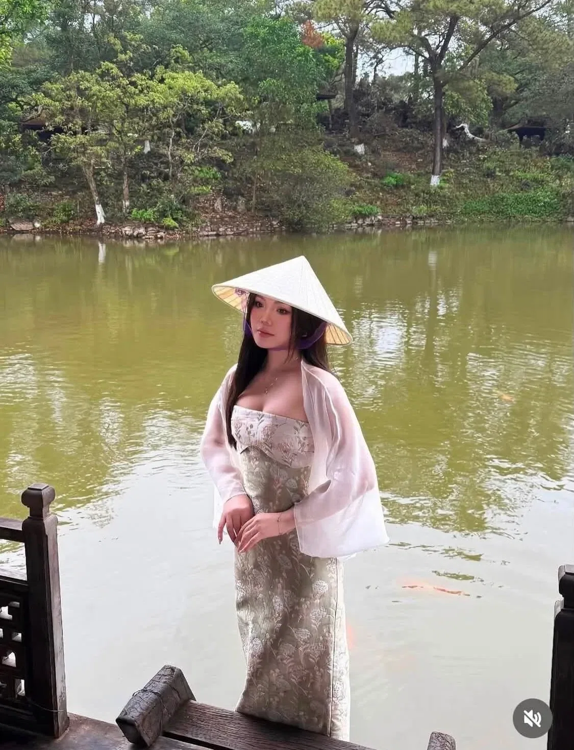 Đồ hè năm nay xinh lắm ạ💐🌷
__________________________
𝐌𝐚̂̃𝐮 𝐭𝐡𝐮𝐞̂: 𝟑𝟓 4