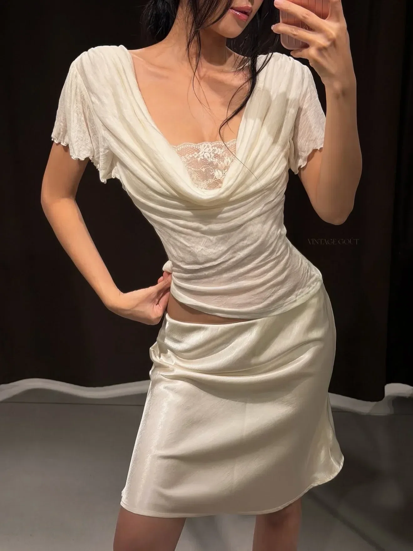 Vintage Gout Maraе Top + Elva Skirt Shine Cream 6
