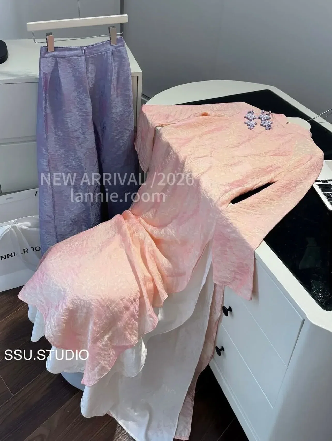 Giá thuê: 160k/ 1 ngày kèm phụ kiện 4