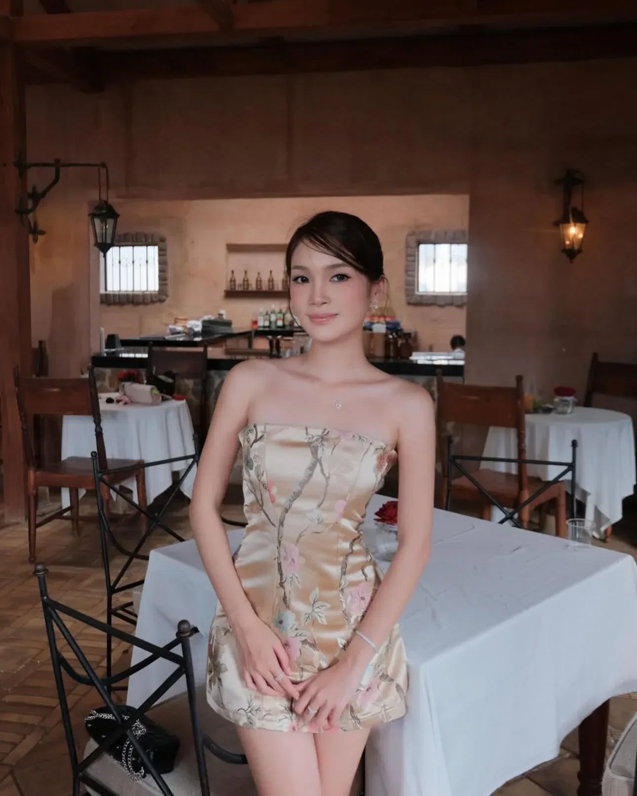 Váy gấm cúp ngực hoa lá 2