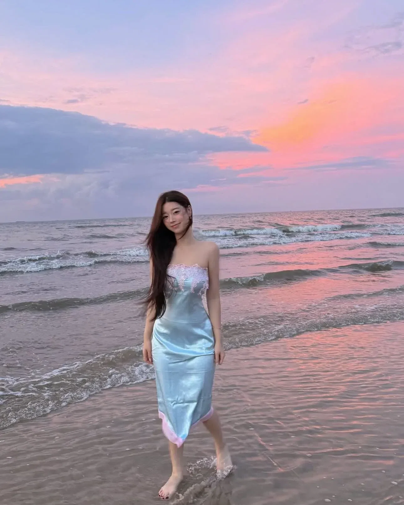 Đầm lụa cúp dáng lỡ ren ngực 3