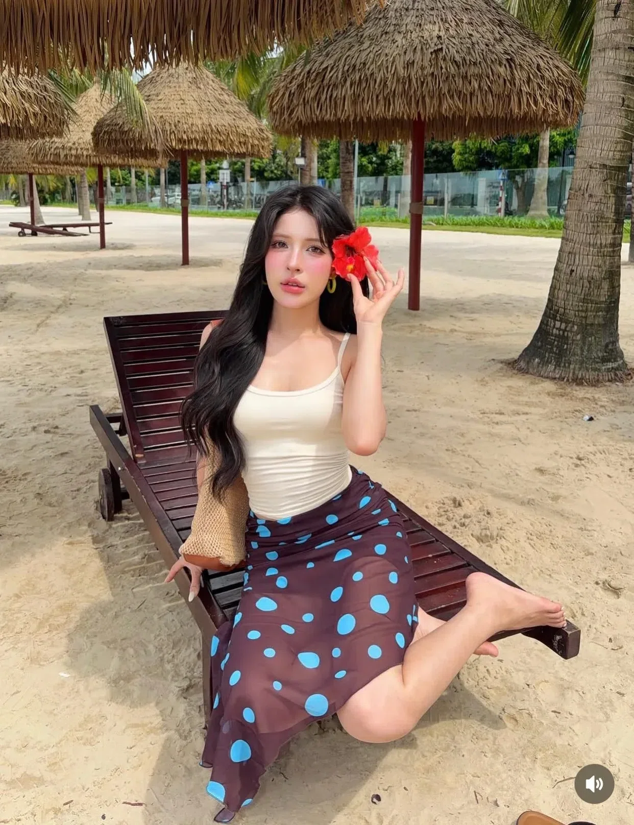 SET CHẤM BI ÁO VÀNG 3