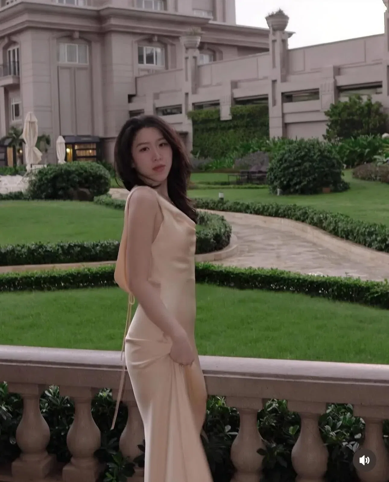Váy lụa dressensilk chỉ 120k/ngày 24h ạ 3