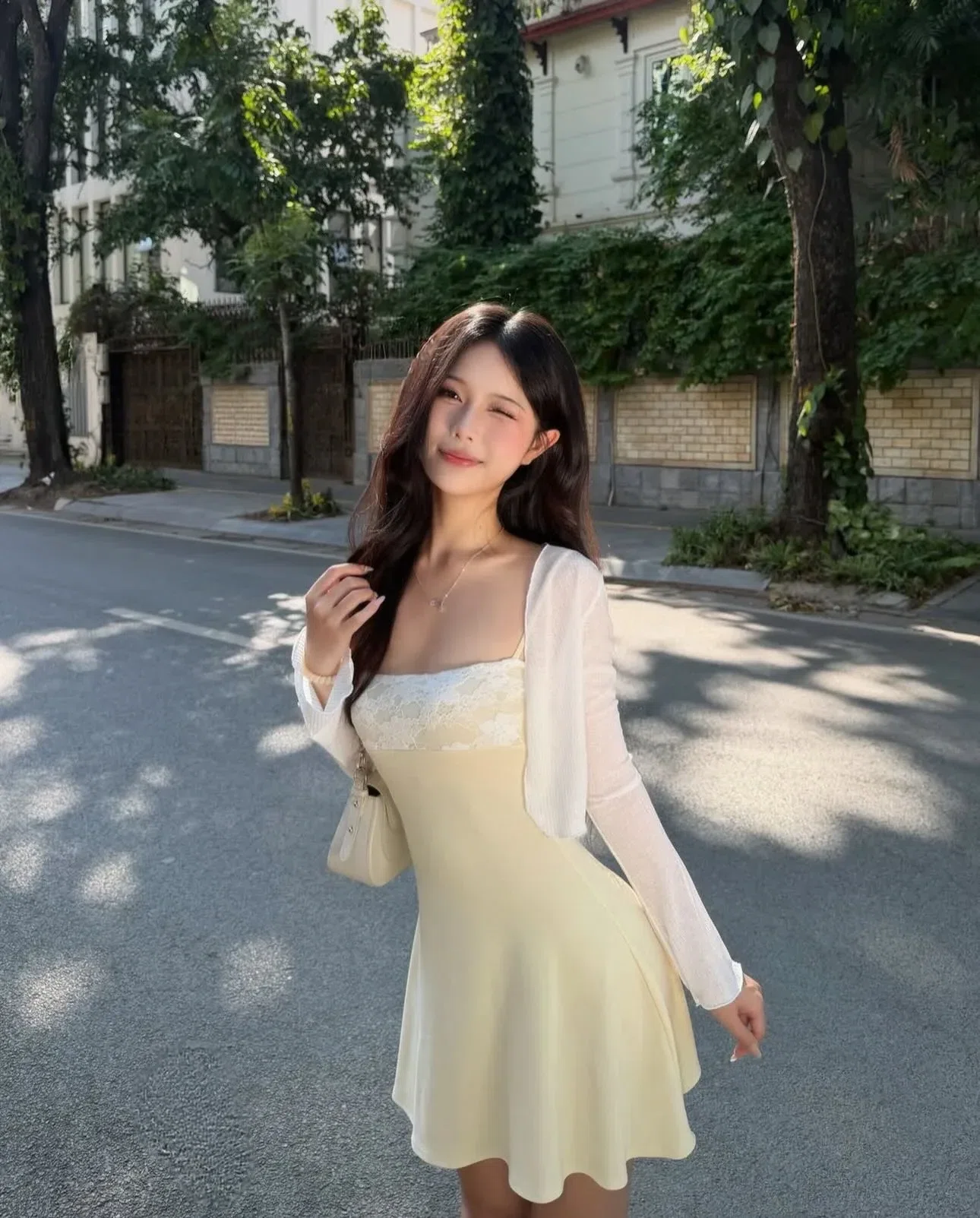 Đầm thun phối ren trắng 4