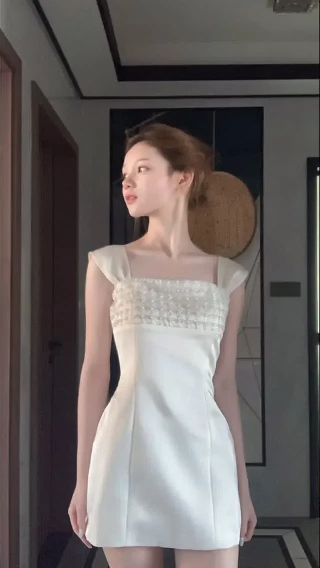 Đầm lụa ngắn kim sa ngực 1