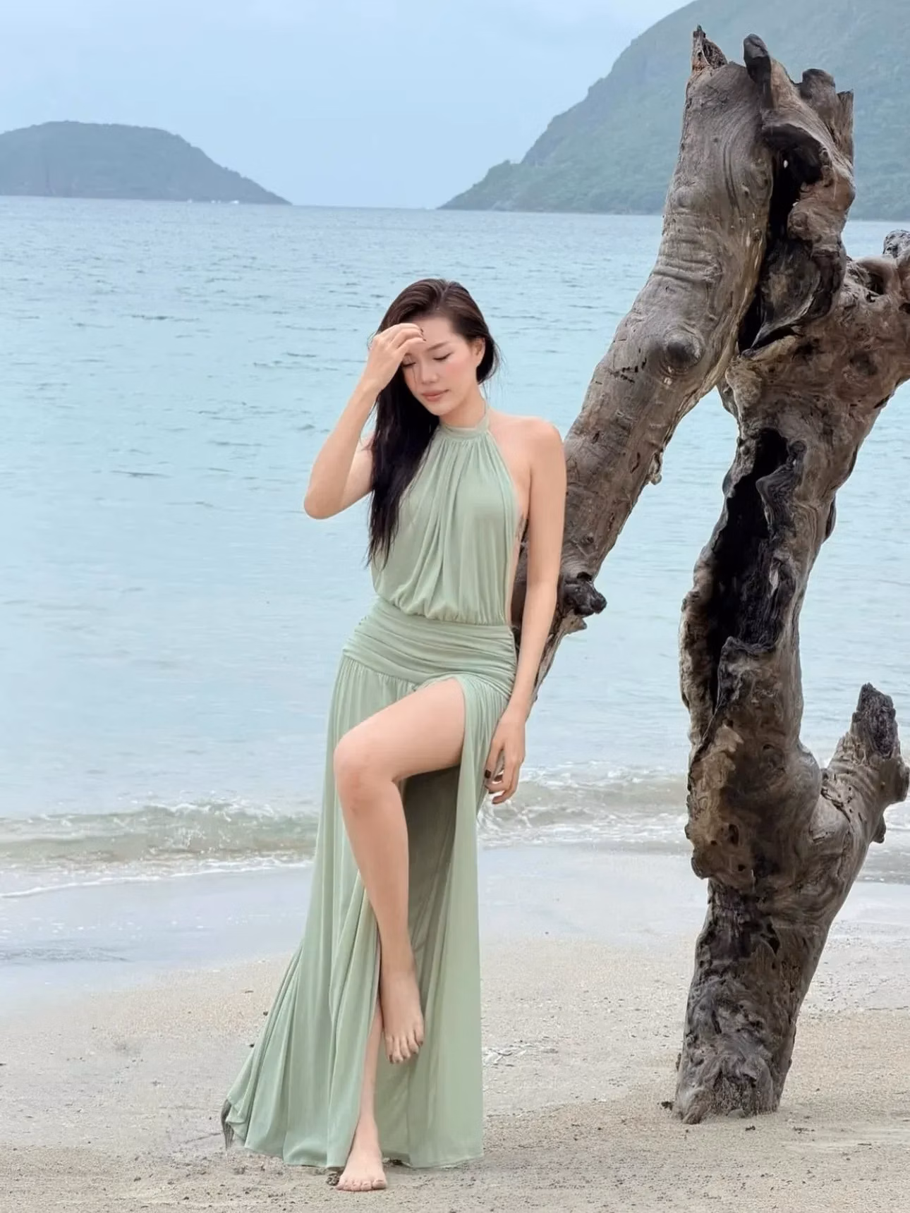 V597 Amoura Gown XANH 10