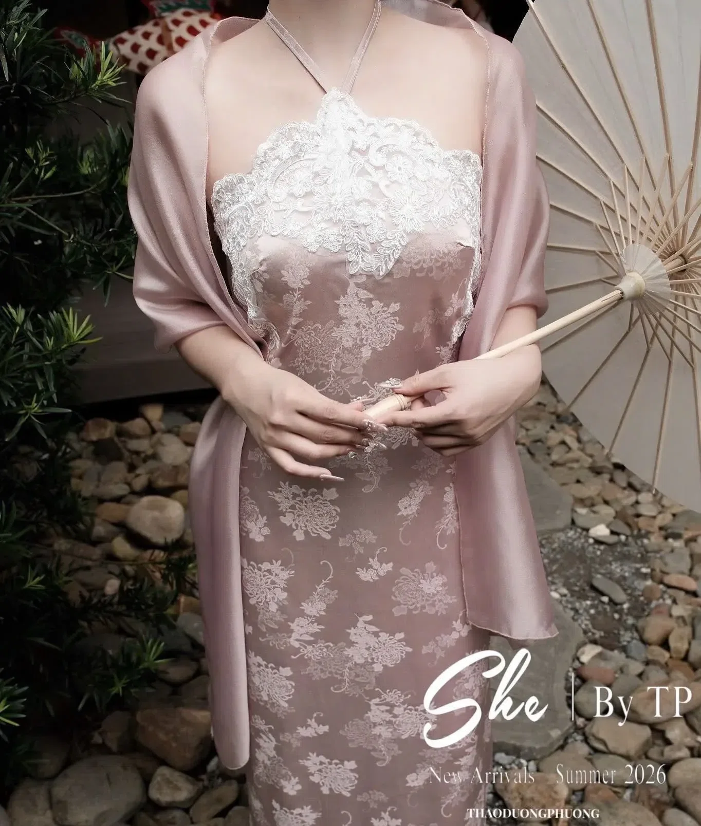 SET ÁO DÀI CỔ YẾM KÈM KHĂN 4