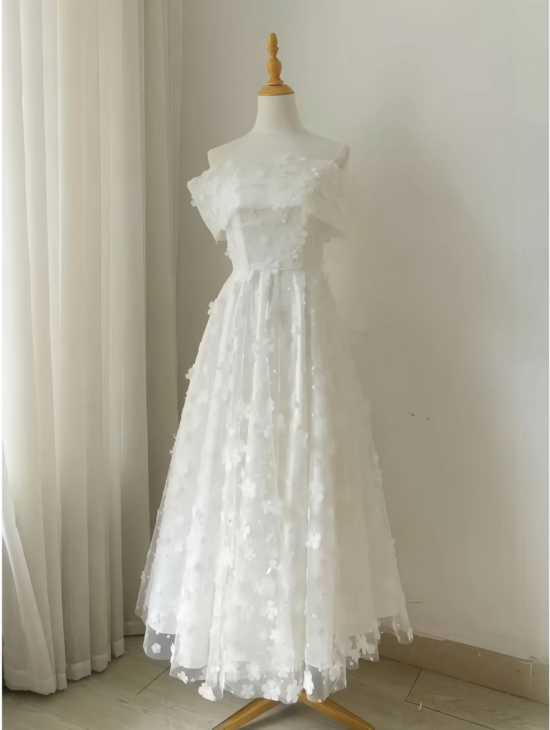 Tiela Dress & Photo 4