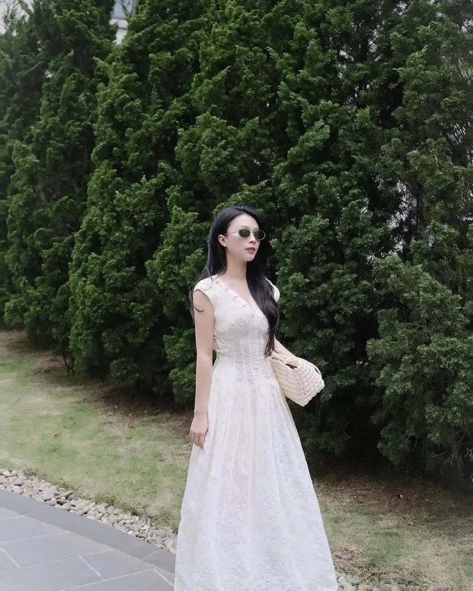 Đầm Thi nhà Feng.atelier tiệm sẵn màu xanh lá + be + đen cực xinhh ạ 8