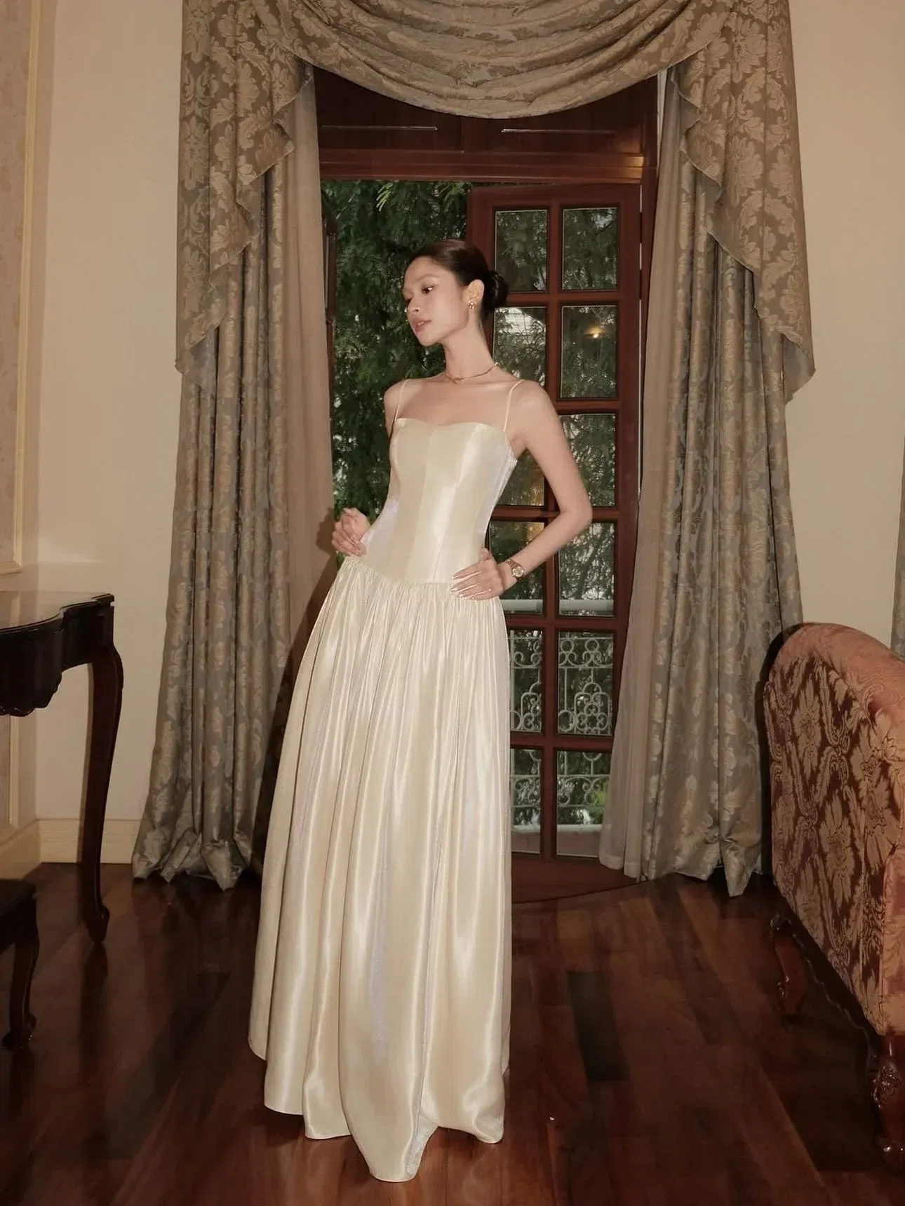 V613 Charlie Dress KEM ĐẬM 1