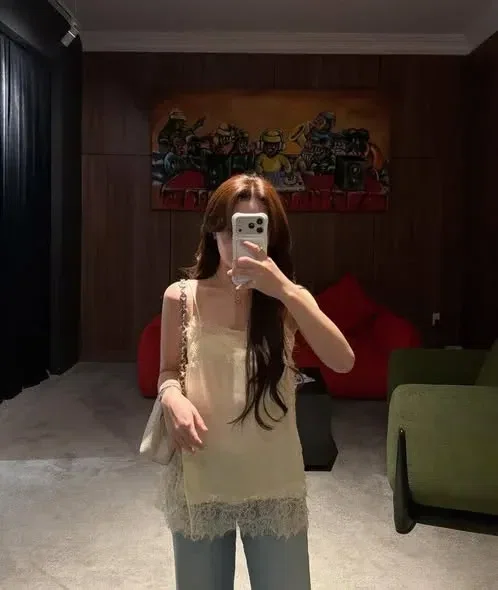 Seo Manoli Outfit 1