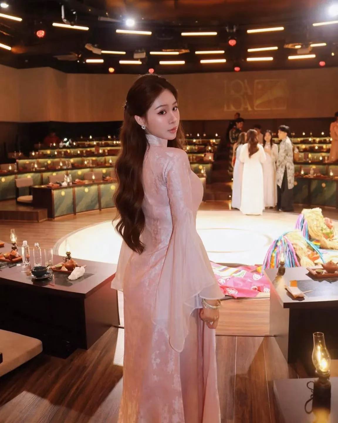 🦢 Brand: Into.eight

Chi phí thuê: 350.000/ 24h
Giá niêm yết: 2.500.000
Size:   3