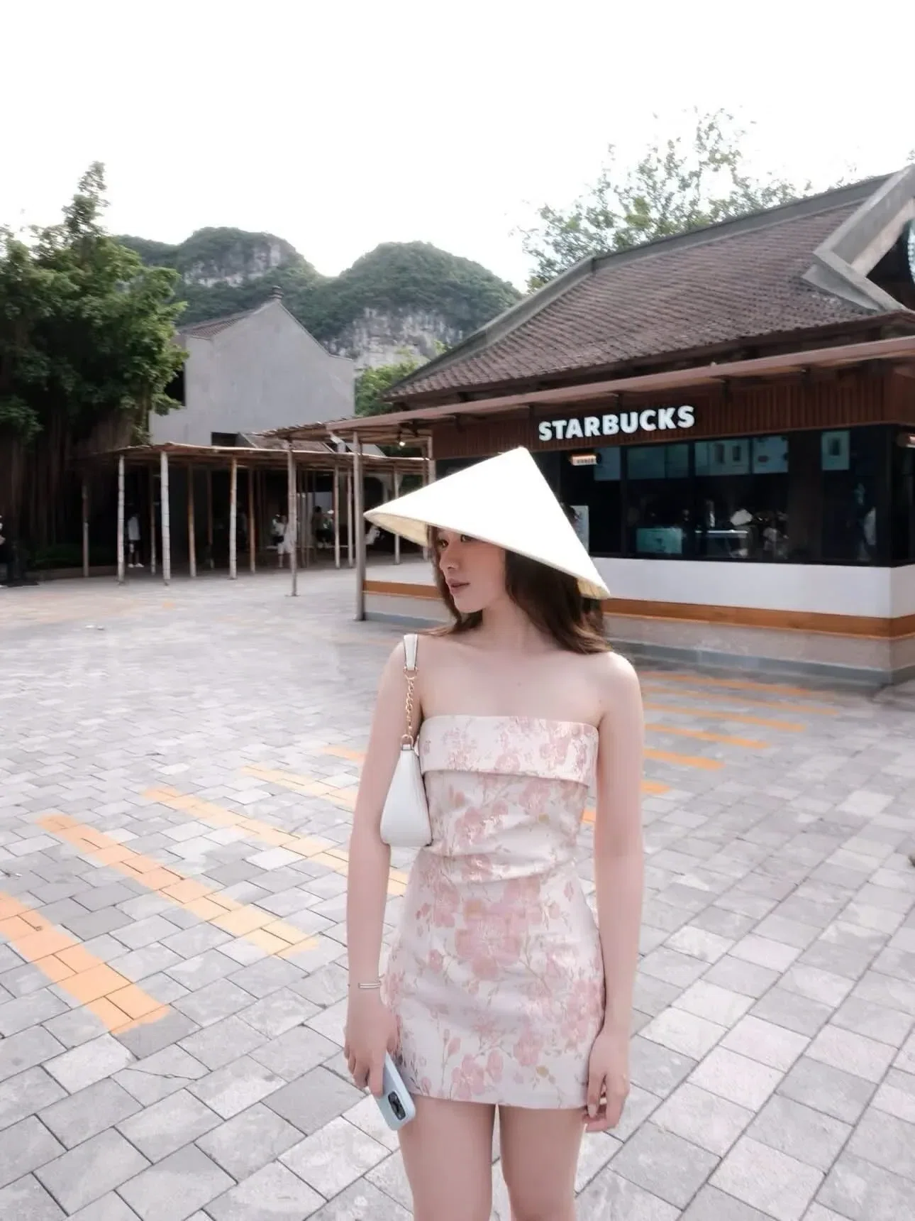 Đồ hè năm nay xinh lắm ạ💐🌷
__________________________
𝐌𝐚̂̃𝐮 𝐭𝐡𝐮𝐞̂: 𝟑𝟓 3