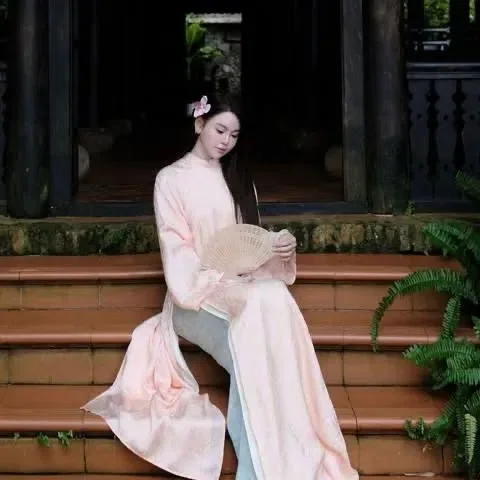 Áo dài màu cam năm nay là hot trend lun các ce ơiii Áo dài brand Petbychang lụa 4 tà xinh lăm ạ. 5