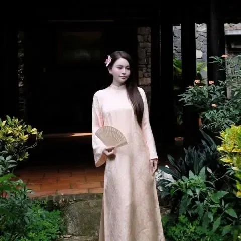 Áo dài màu cam năm nay là hot trend lun các ce ơiii Áo dài brand Petbychang lụa 4 tà xinh lăm ạ. 3