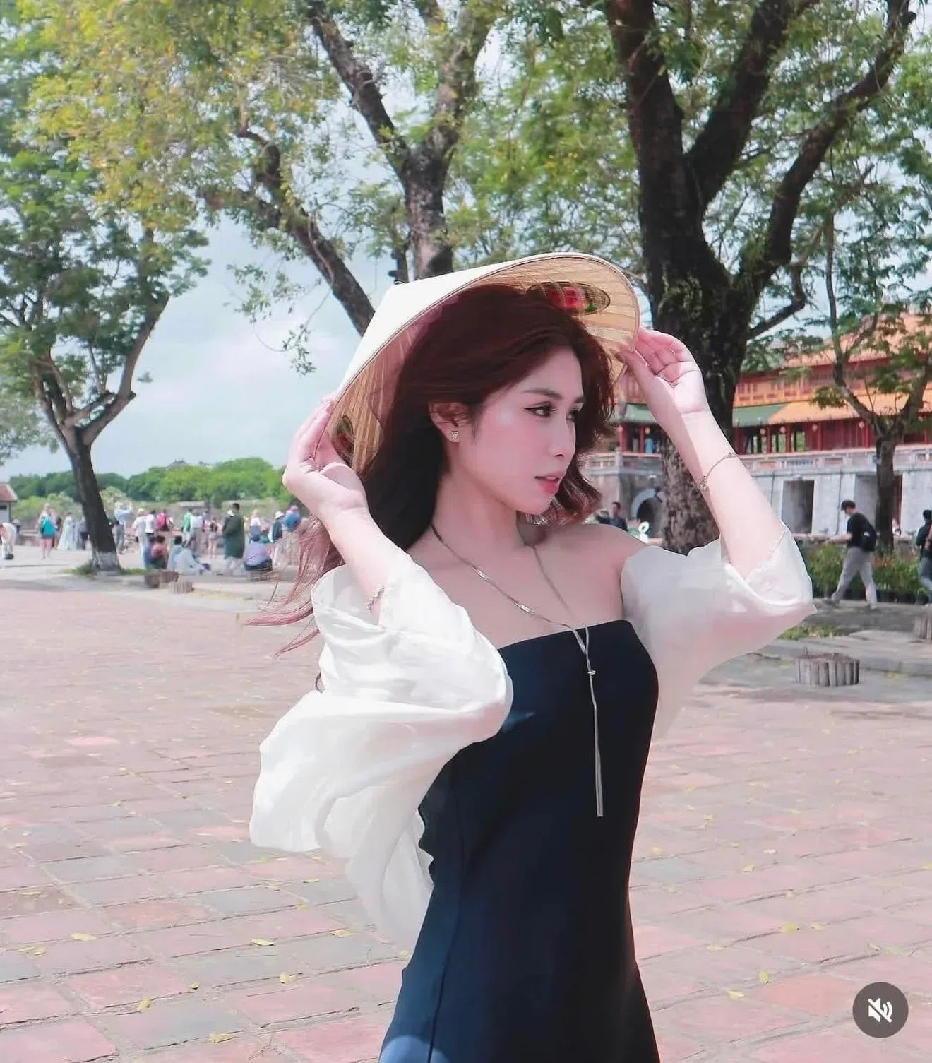 Đồ hè năm nay xinh lắm ạ💐🌷
__________________________
𝐌𝐚̂̃𝐮 𝐭𝐡𝐮𝐞̂: 𝟑𝟓 3