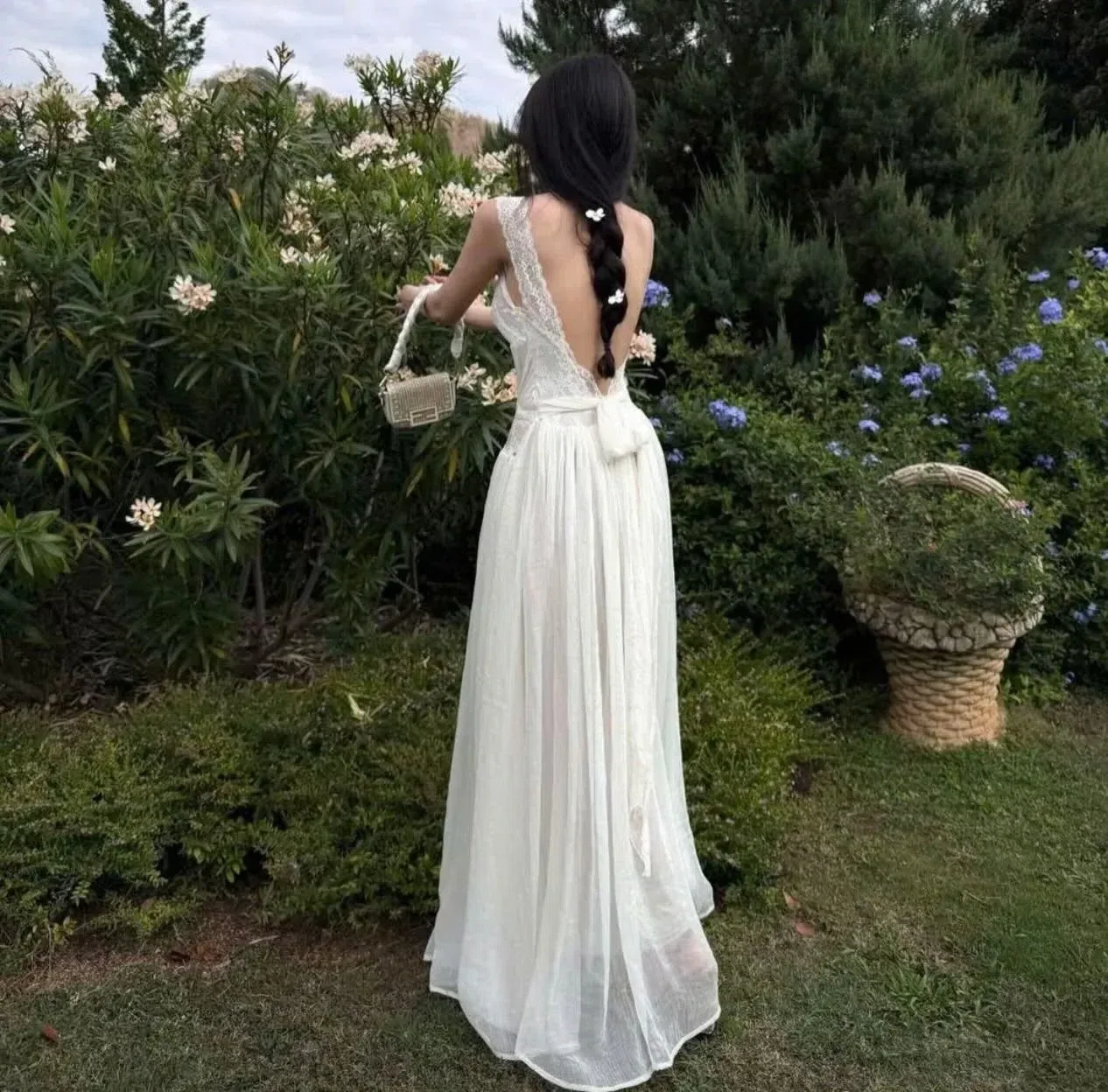 VÁY REN TRẮNG HỞ LƯNG 6