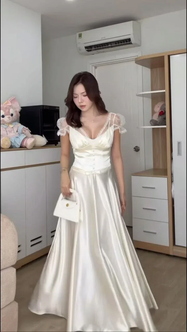 Váy lụa dài ngọc trai phối tay ren 1
