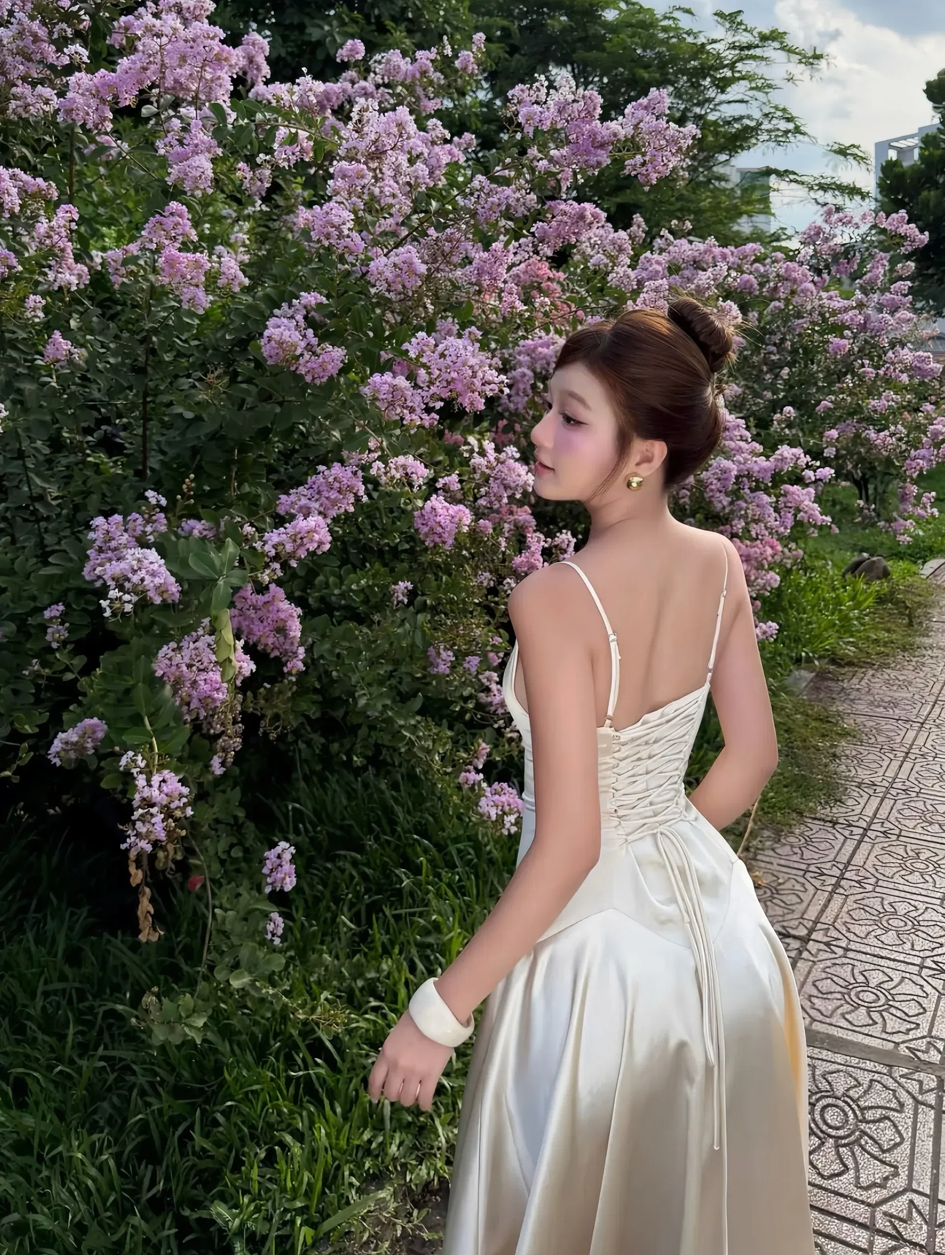 Đầm lụa 2 dây Eira blanc 5