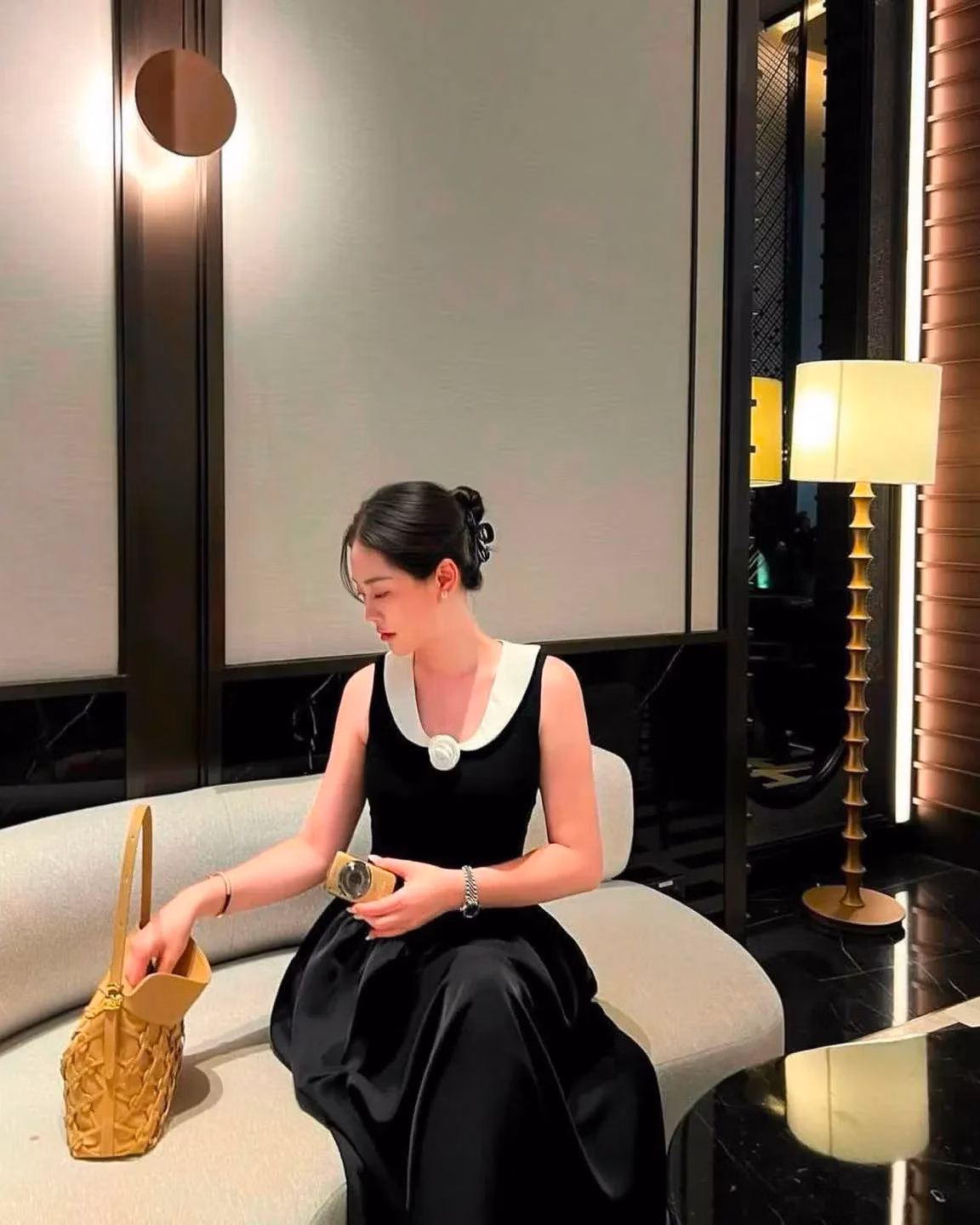 🦢 Brand: veos by khanh
Chi phí thuê: 120.000/ 24h
Giá niêm yết: 965.000
Size: 3