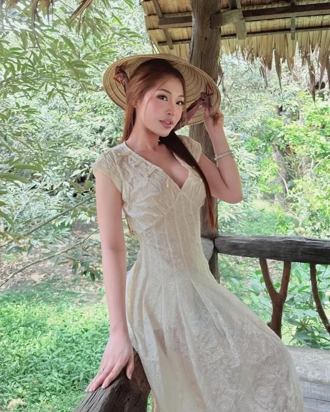 Đầm Thi nhà Feng.atelier tiệm sẵn màu xanh lá + be + đen cực xinhh ạ 5