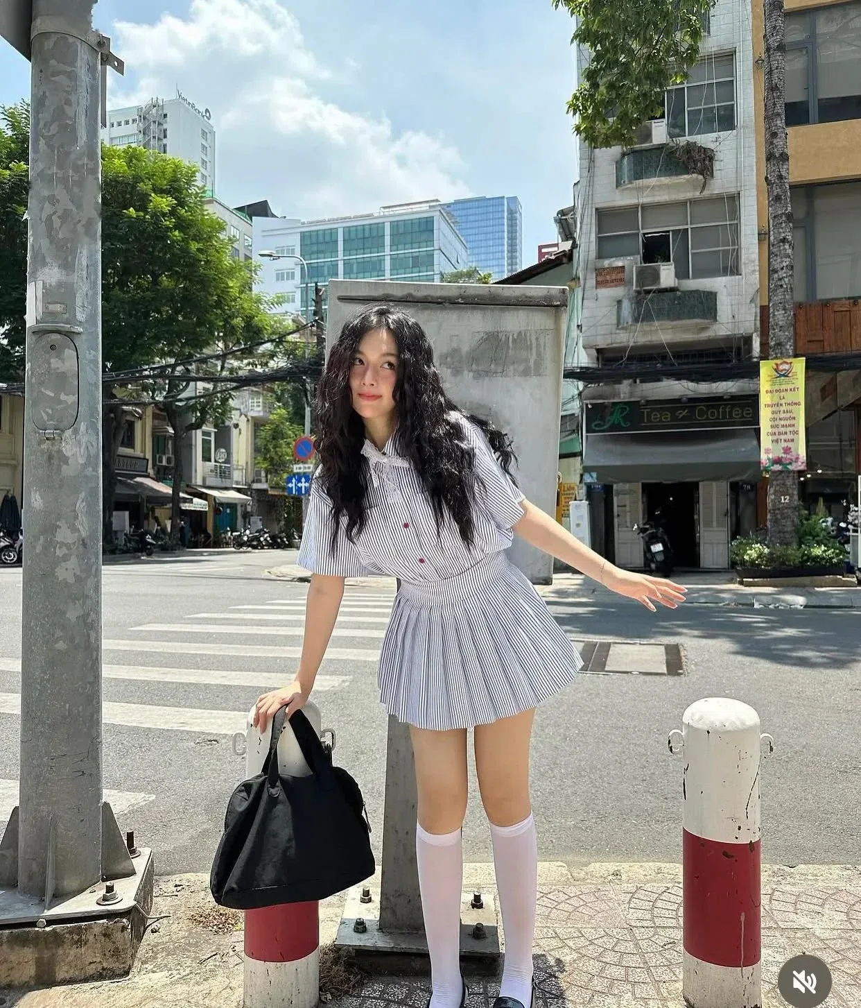 K kèm dây nơ cổ 2