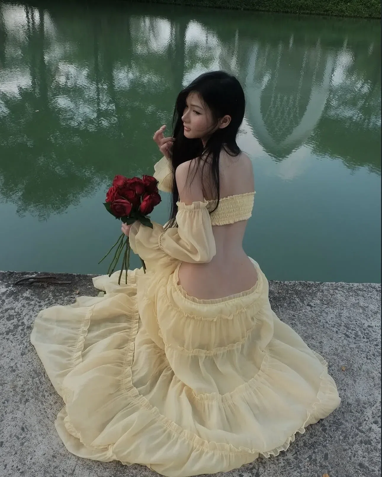 Áo croptop tay dài x Chân váy bèo dài 3
