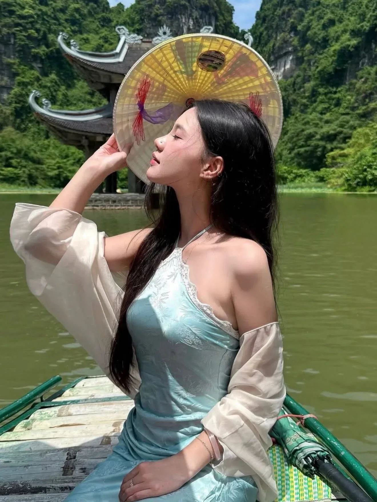 Đồ hè năm nay xinh lắm ạ💐🌷
__________________________
𝐌𝐚̂̃𝐮 𝐭𝐡𝐮𝐞̂: 𝟑𝟓 6