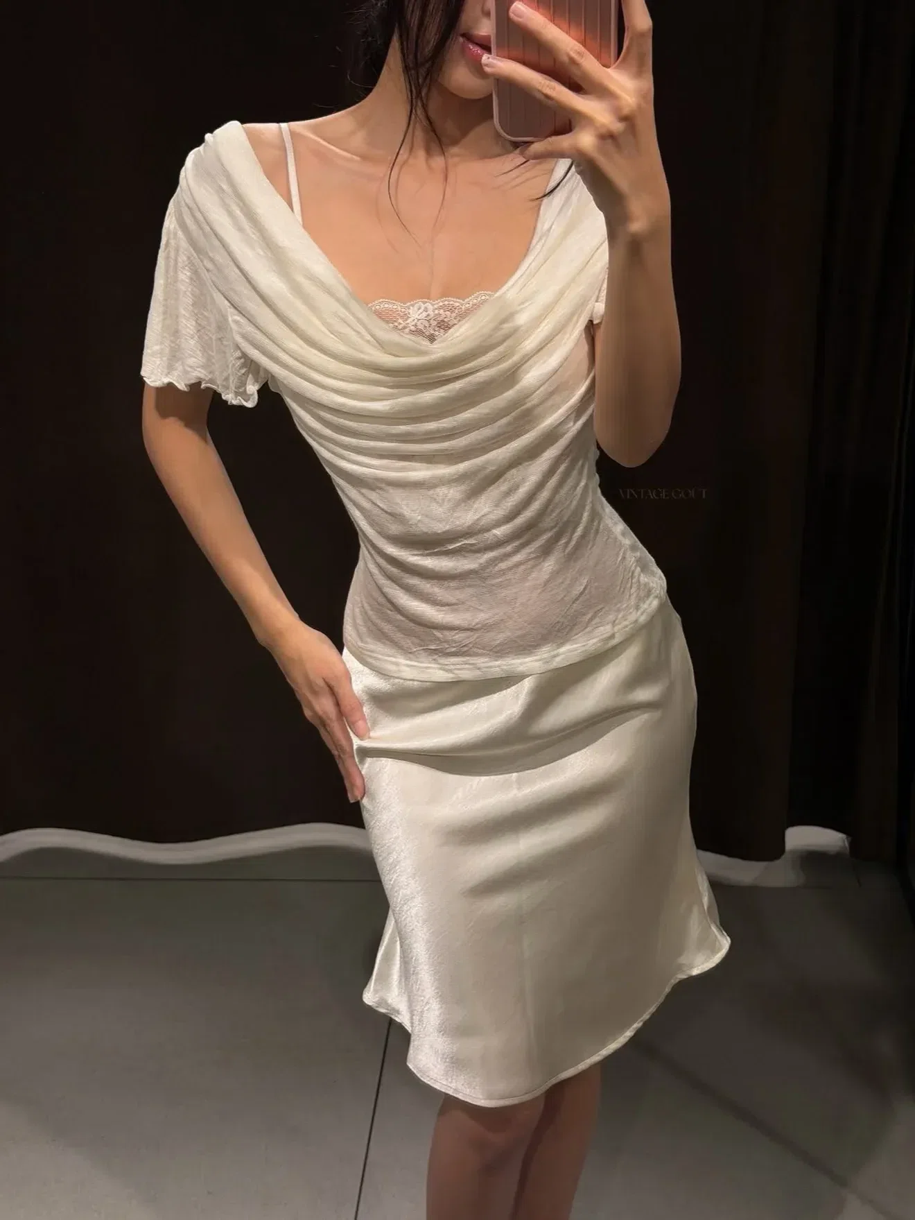 Vintage Gout Maraе Top + Elva Skirt Shine Cream 7