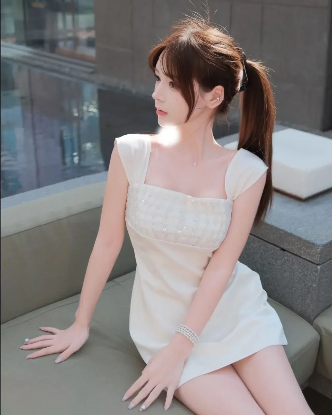 Đầm lụa ngắn kim sa ngực 4