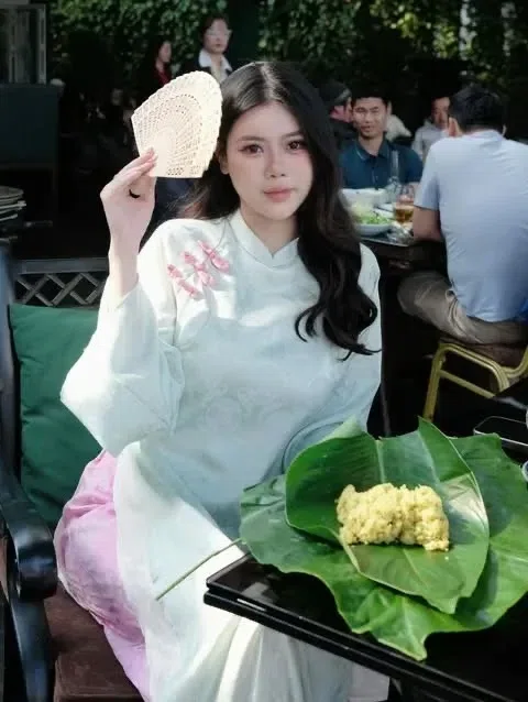 áo dài màu hồng 1