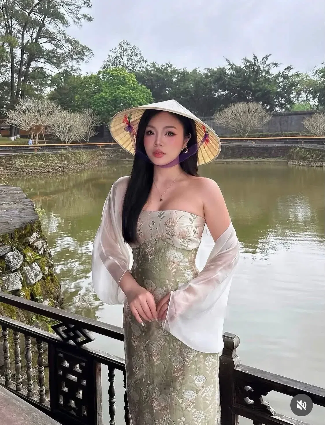 Đồ hè năm nay xinh lắm ạ💐🌷
__________________________
𝐌𝐚̂̃𝐮 𝐭𝐡𝐮𝐞̂: 𝟑𝟓 2
