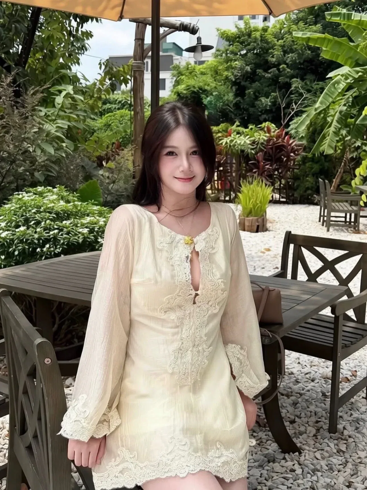 V655 Đầm ren tay dài 1