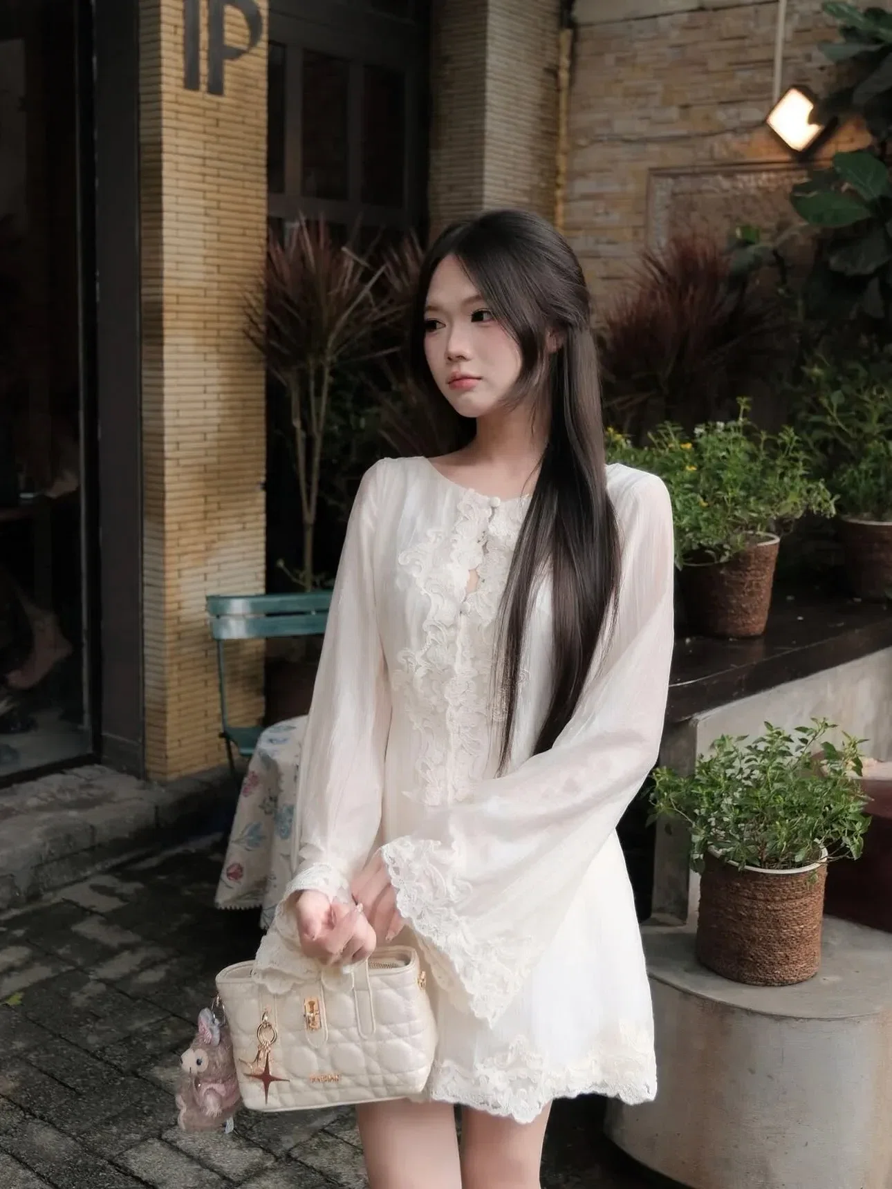 V655 Đầm ren tay dài siu 2