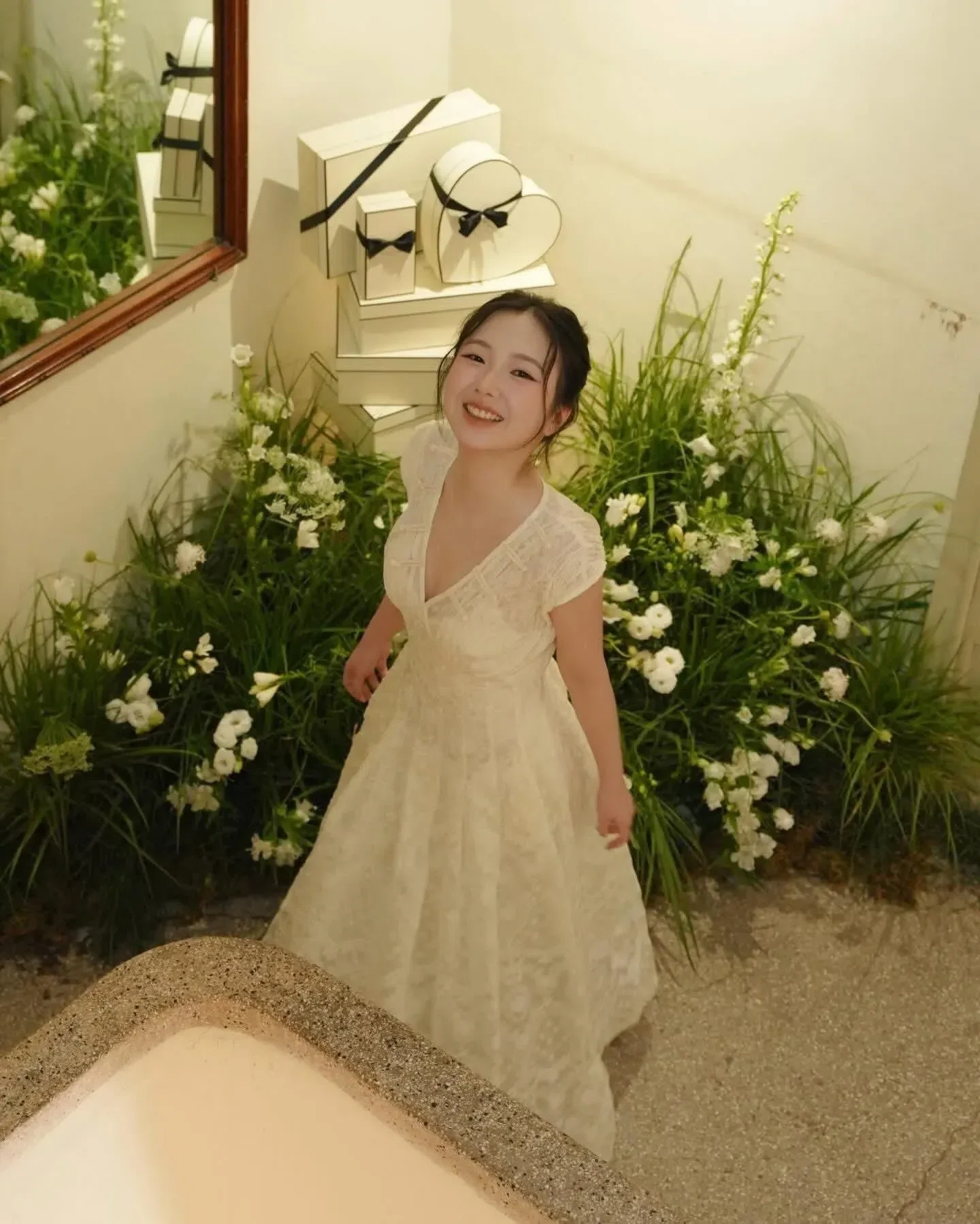 Đầm Thi nhà Feng.atelier tiệm sẵn màu xanh lá + be + đen cực xinhh ạ 17