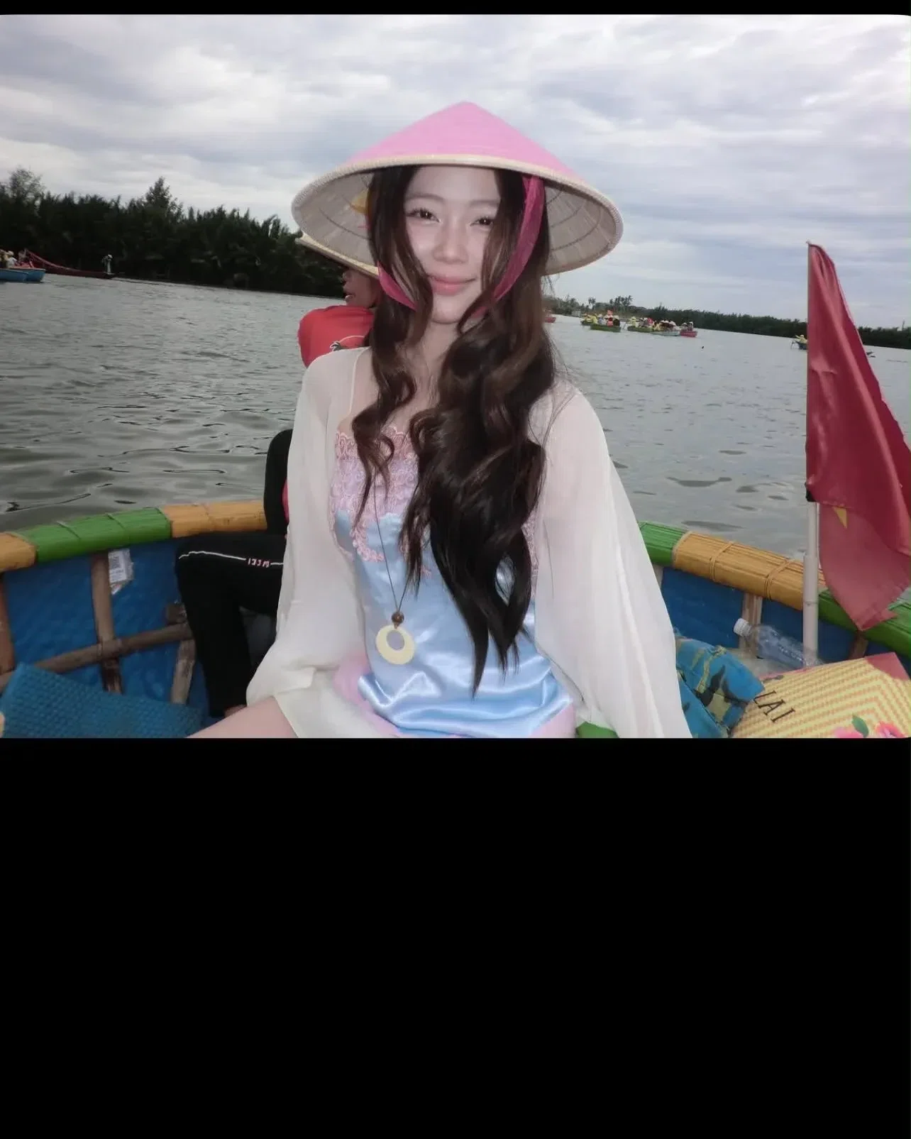 Sốp sẵn áo choàng / khăn, nón lá khi các cục zàng thuê cả set áo và chân váy ạa 4