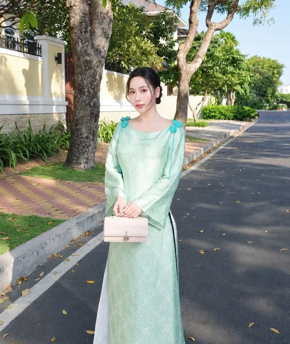 SET ÁO DÀI 4 TÀ LỤA GẤM XANH NGỌC 3