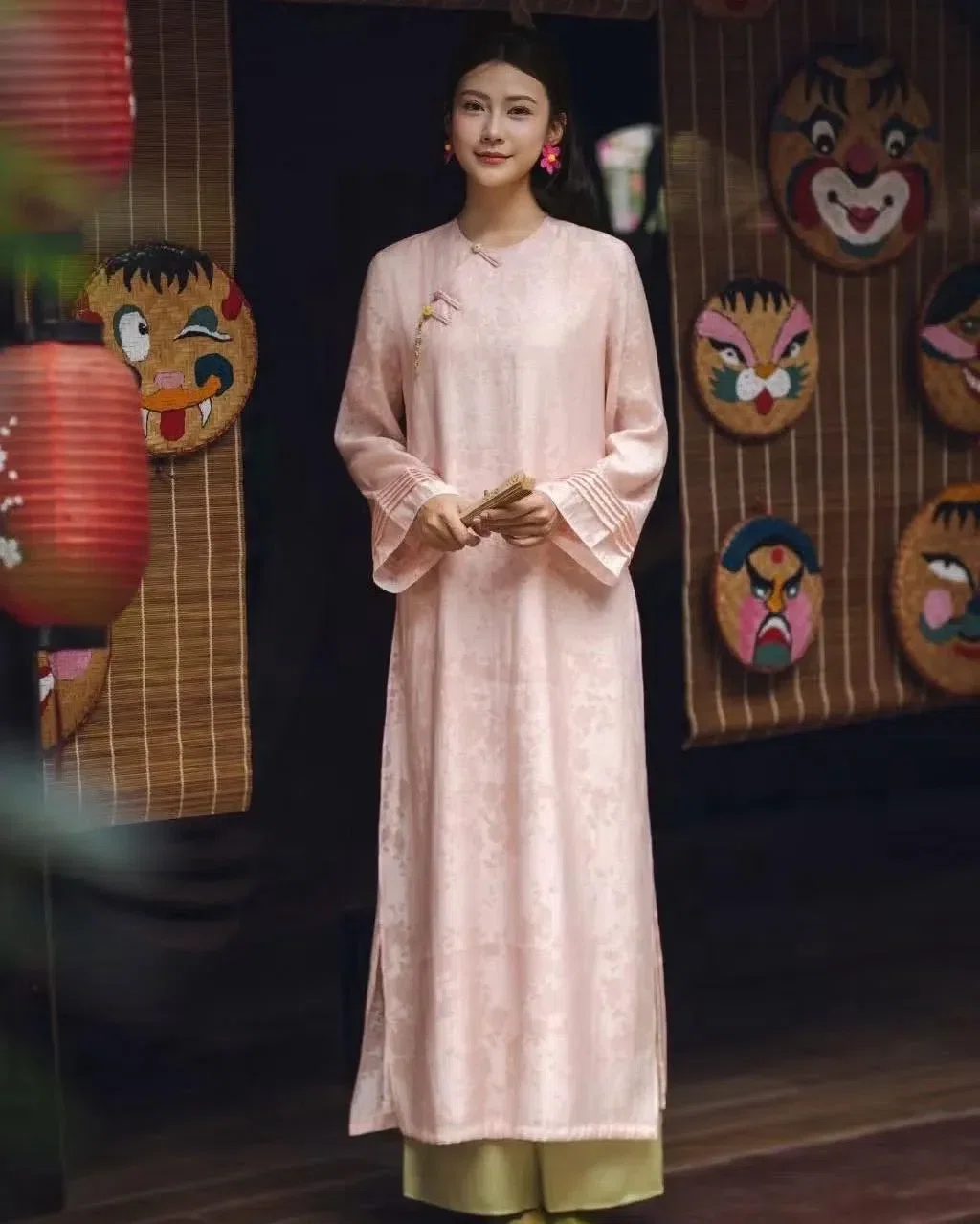 🦢 Brand:
Chi phí thuê: 250.000/ 24h
Giá niêm yết:
Size: S L
Đặt lịch giữ mẫu 2