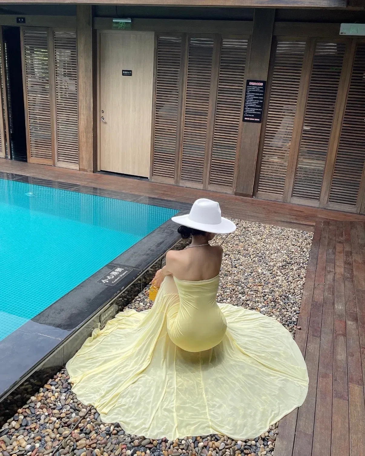 Cho thuê váy vàng dài size L 12