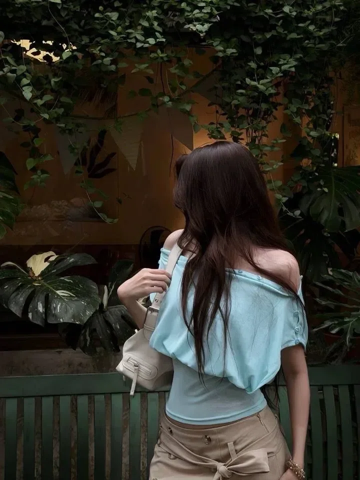 Đồ hè năm nay xinh lắm ạ💐🌷
__________________________
𝐌𝐚̂̃𝐮 𝐭𝐡𝐮𝐞̂: 𝟑𝟓 4