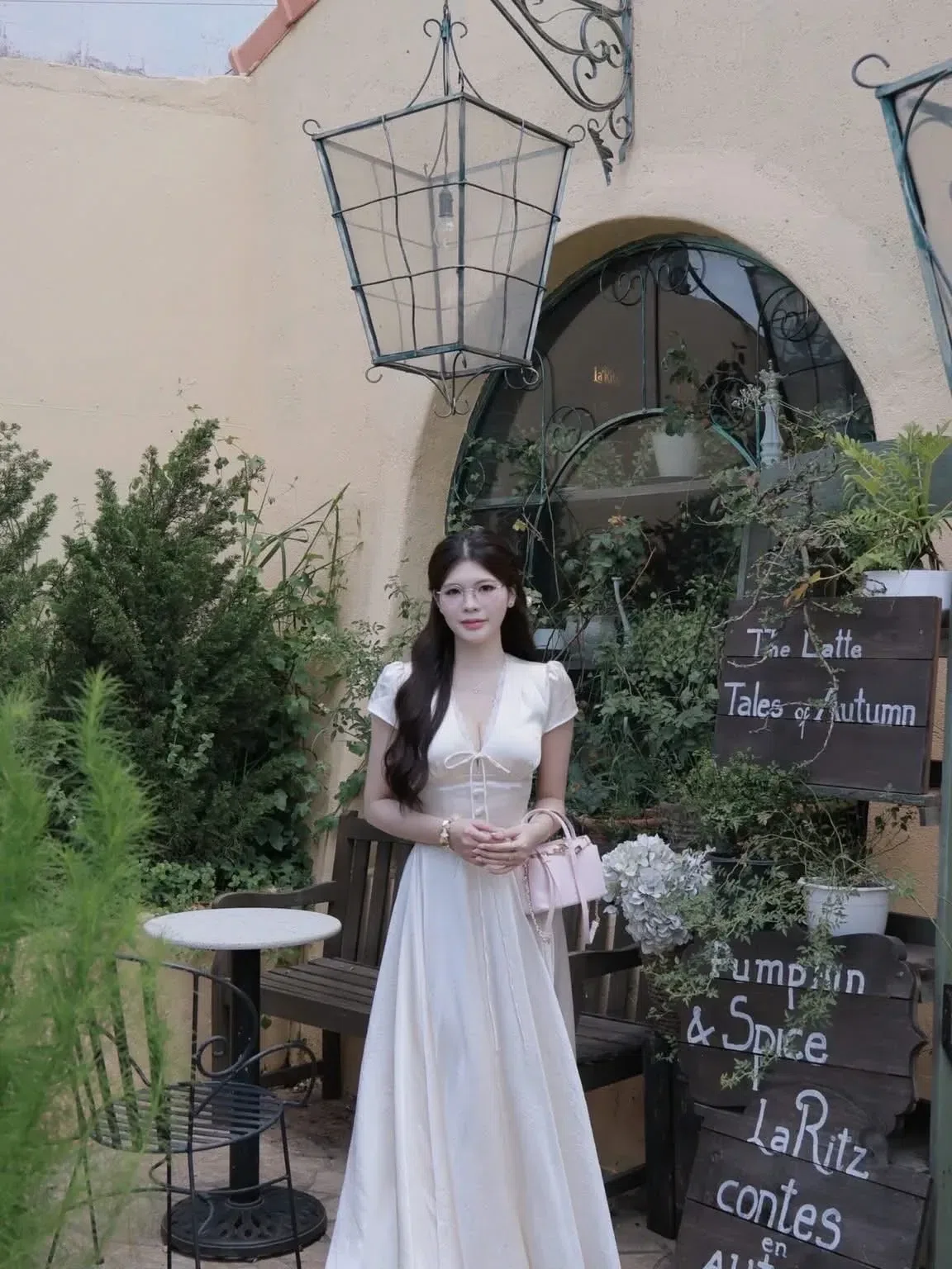 Đồ hè năm nay xinh lắm ạ💐🌷
__________________________
𝐌𝐚̂̃𝐮 𝐭𝐡𝐮𝐞̂: 𝟑𝟓 3