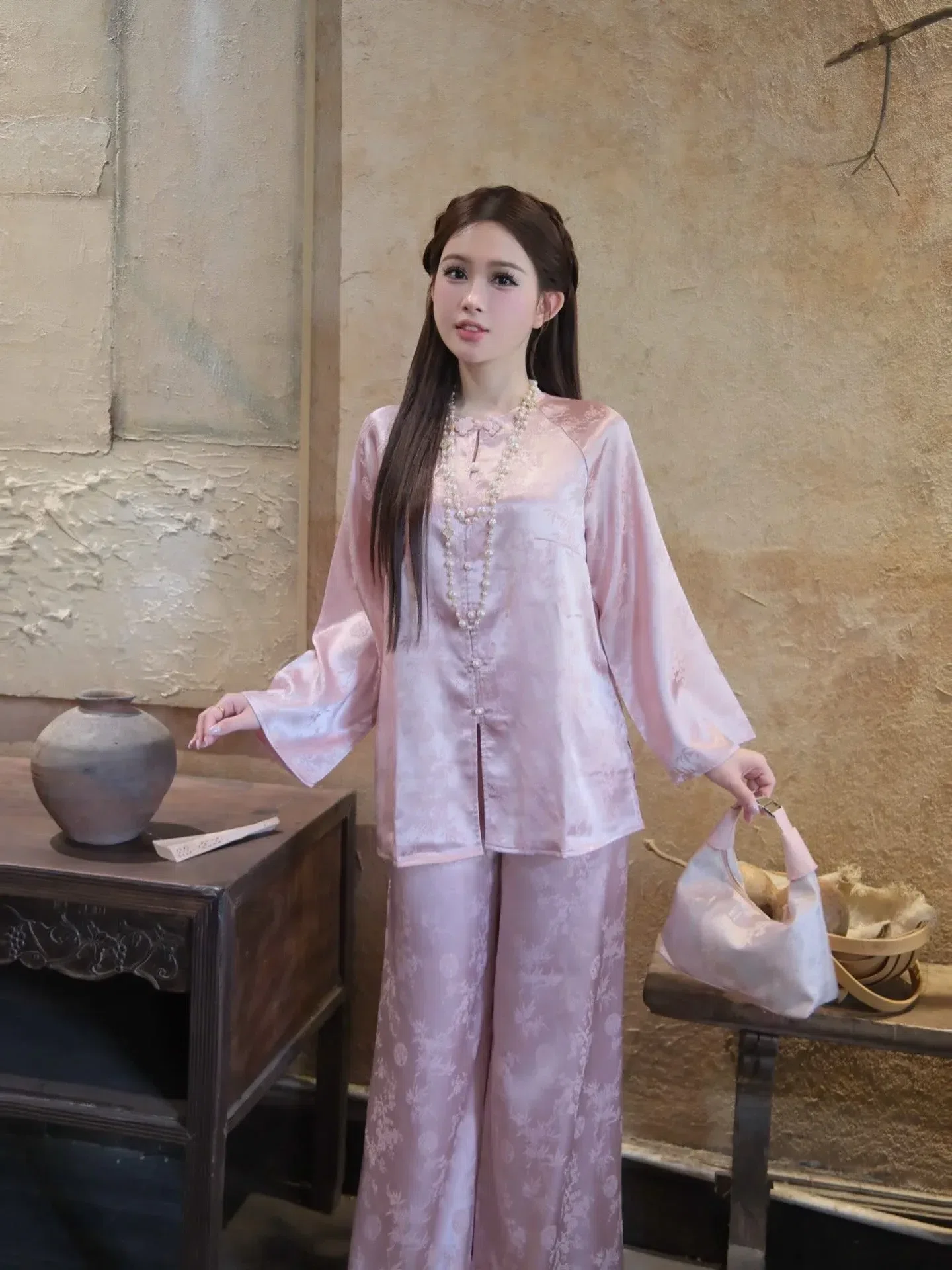 Màu hồng siêu iêuu💕
__________________________
𝐌𝐚̂̃𝐮 𝐭𝐡𝐮𝐞̂: 𝟑𝟓𝐊/𝟏 𝐧 3