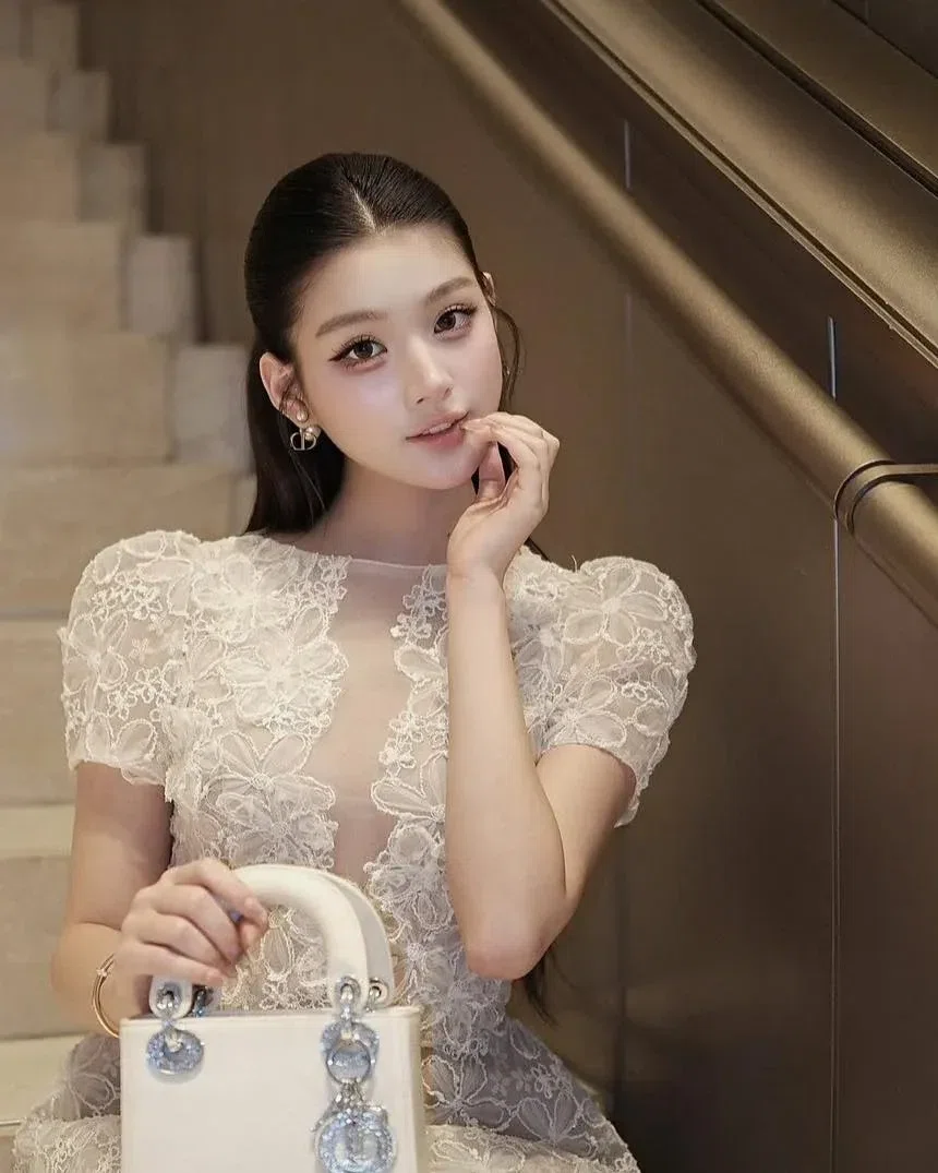🦢 Brand:
Chi phí thuê: 200.000/ 24h
Giá niêm yết:
Size: S M
Đặt lịch giữ mẫu 2
