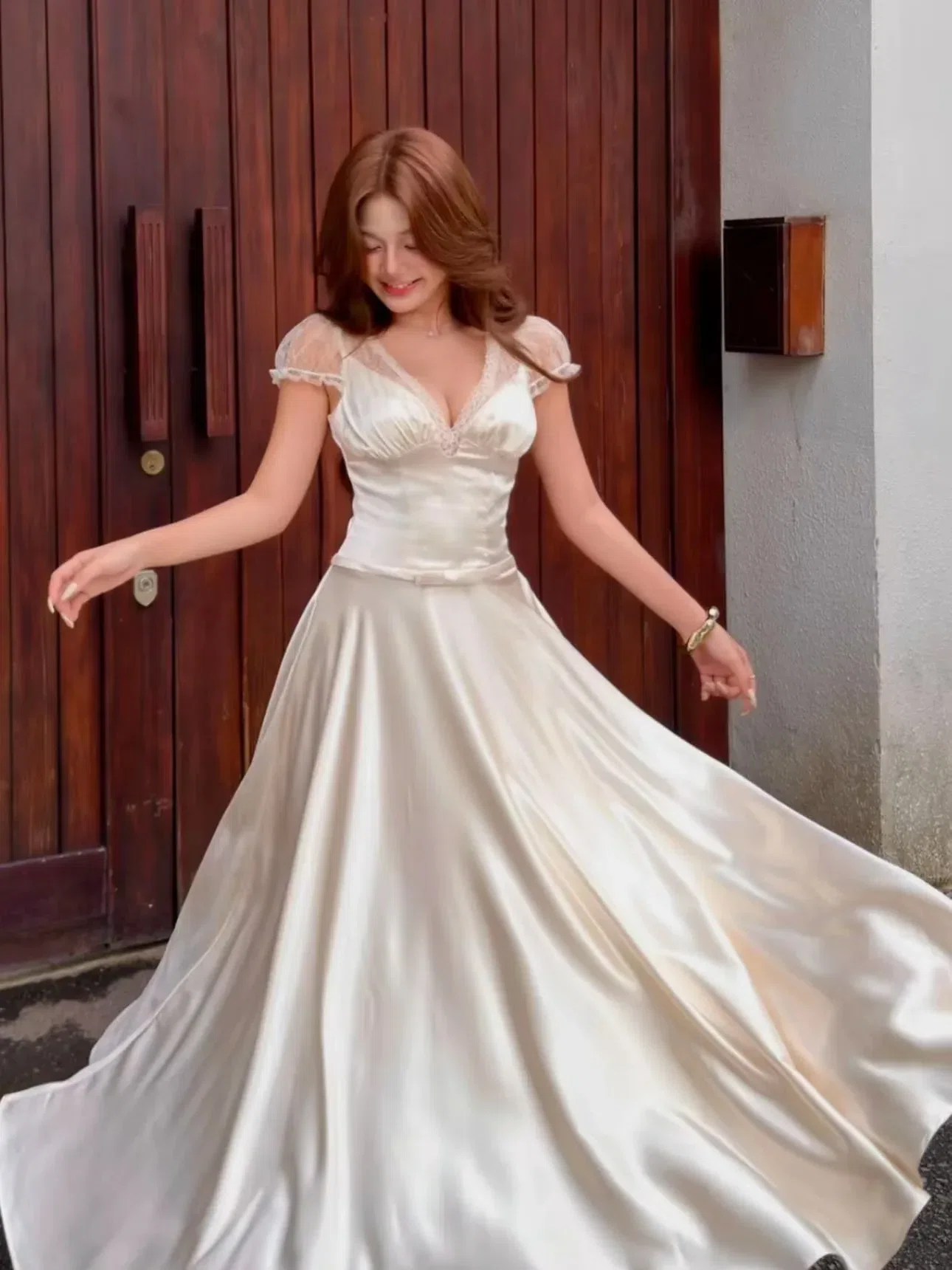 Váy lụa phối ren 5