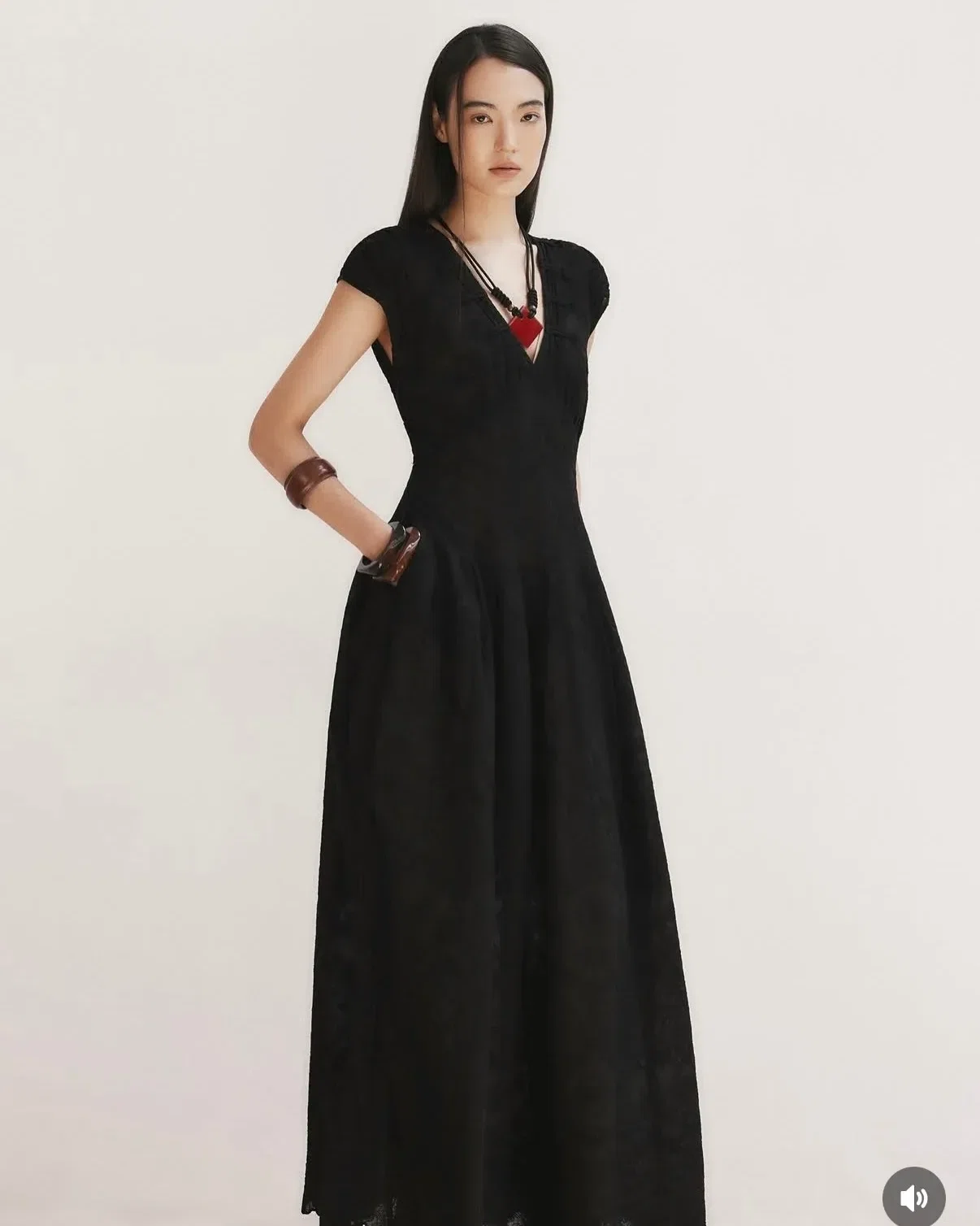Đầm Thi đen - size L (shop có màu xanh lá M L, màu kem M L và màu đen L) 3