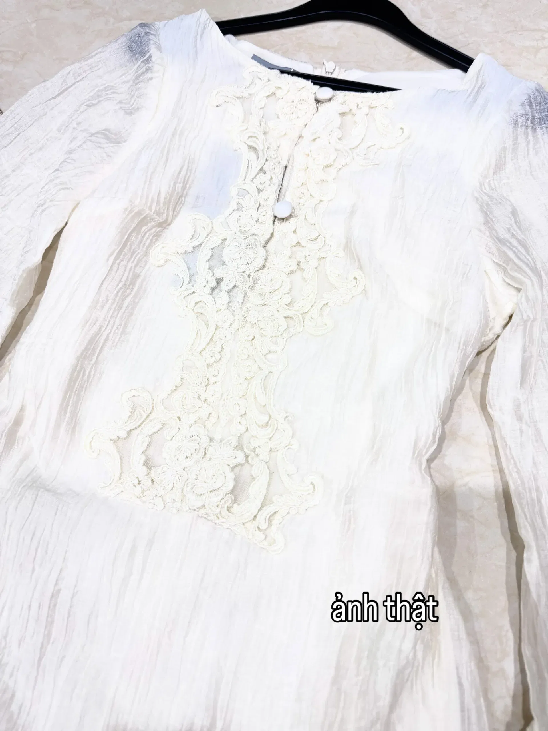 V655 Đầm ren tay dài 10