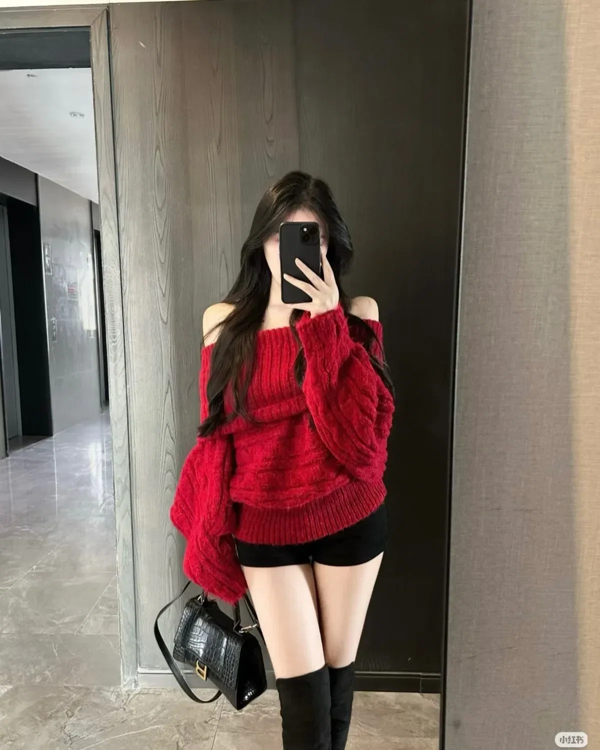 Diện đồ đỏ đón tết thui cả nhà 4